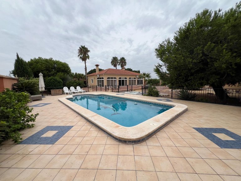 Villa for Sale in Costa Blanca Dolores, Alicante 48