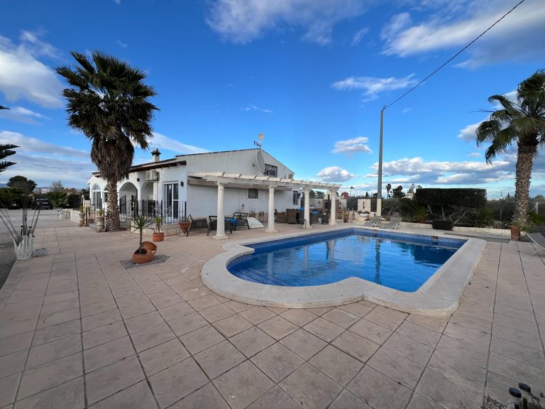 Villa for Sale in Costa Blanca Dolores, Alicante 1