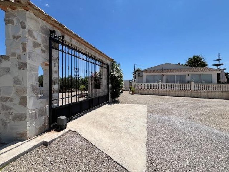 Villa for Sale in Costa Blanca Dolores, Alicante 42