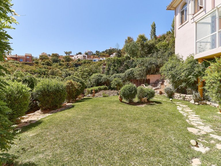 Apartment for Sale in Ojen, Malaga 81