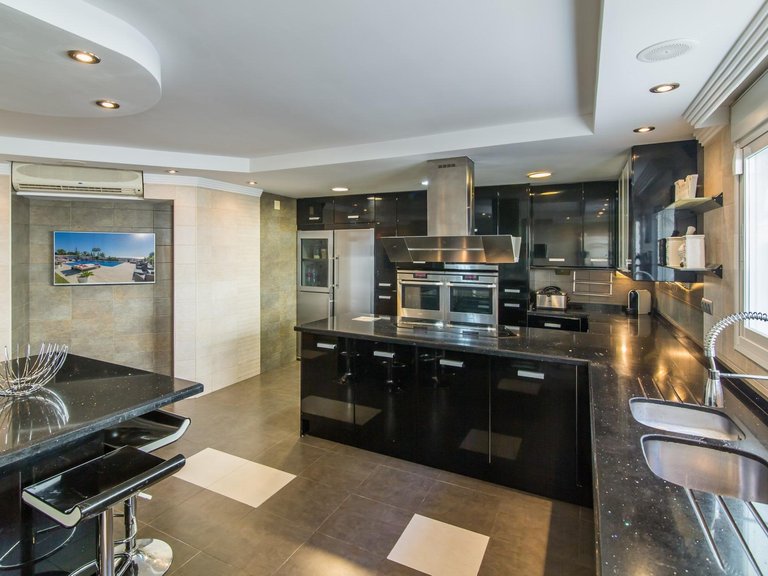 Villa for Sale in Marbella, Malaga 26