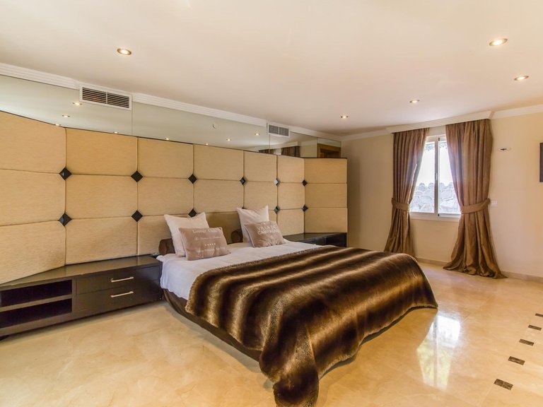 Villa for Sale in Marbella, Malaga 42