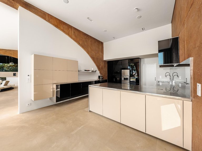 Villa for Sale in Benahavis, Malaga 10