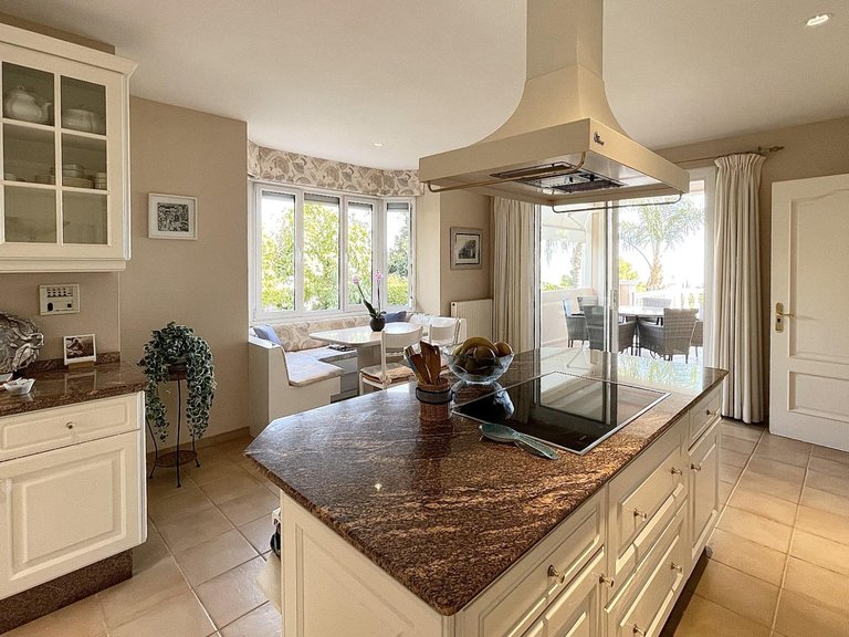 Villa for Sale in Marbella, Malaga 11