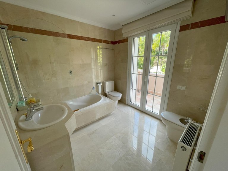 Villa for Sale in Marbella, Malaga 25