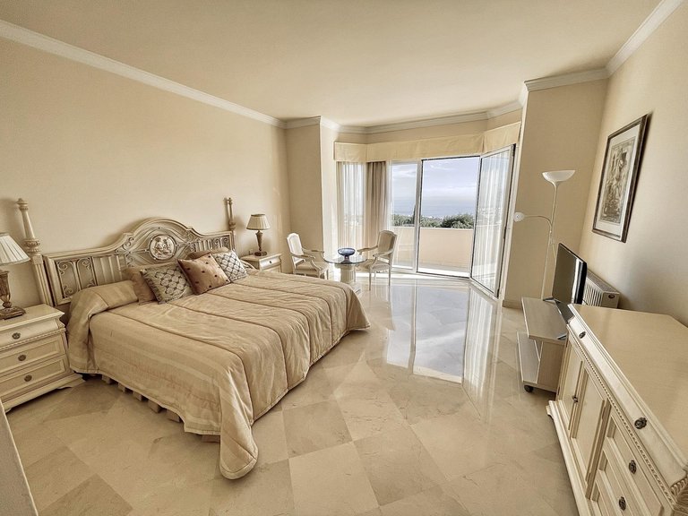 Villa for Sale in Marbella, Malaga 26