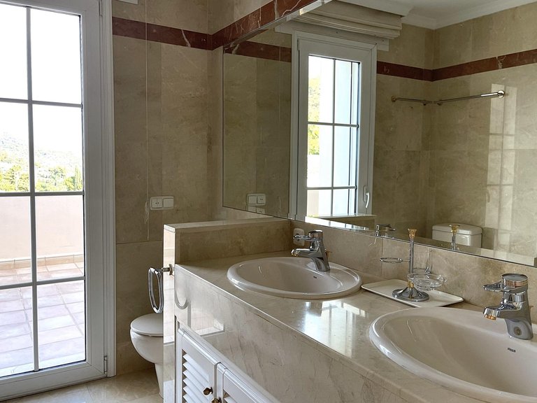 Villa for Sale in Marbella, Malaga 27