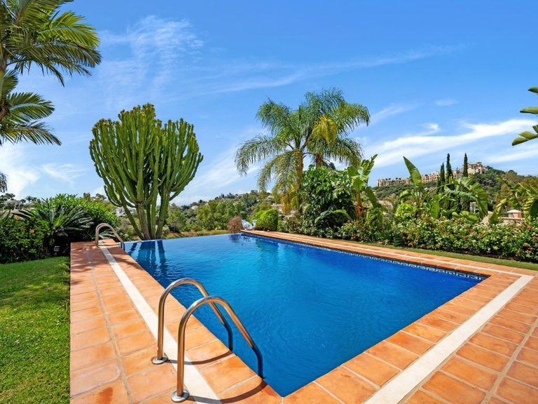 Villa for Sale in Benahavis, Malaga 27
