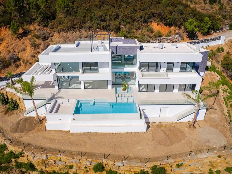 Apartment for Sale in Benahavis, Malaga 58