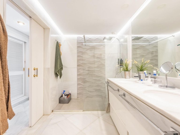 Apartment for Sale in Marbella, Malaga 16