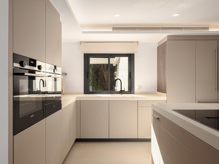 Villa for Sale in Marbella, Malaga 10