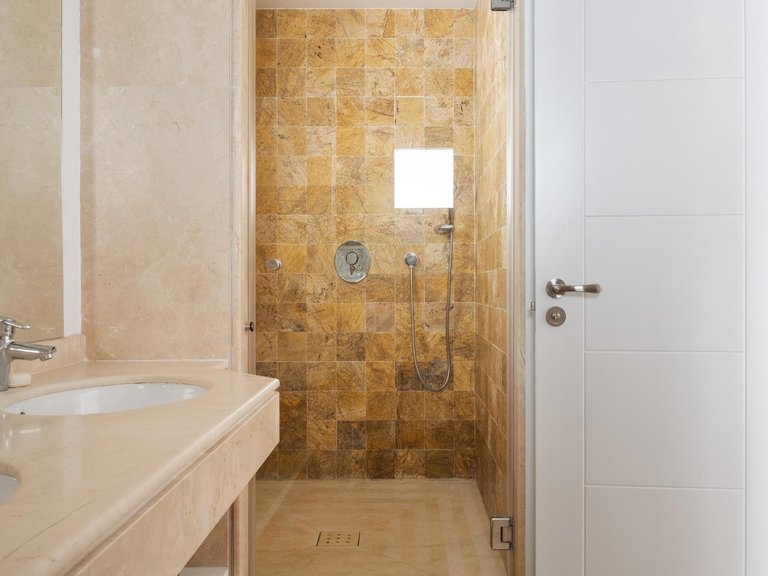 Villa for Sale in Benalmádena, Malaga 16