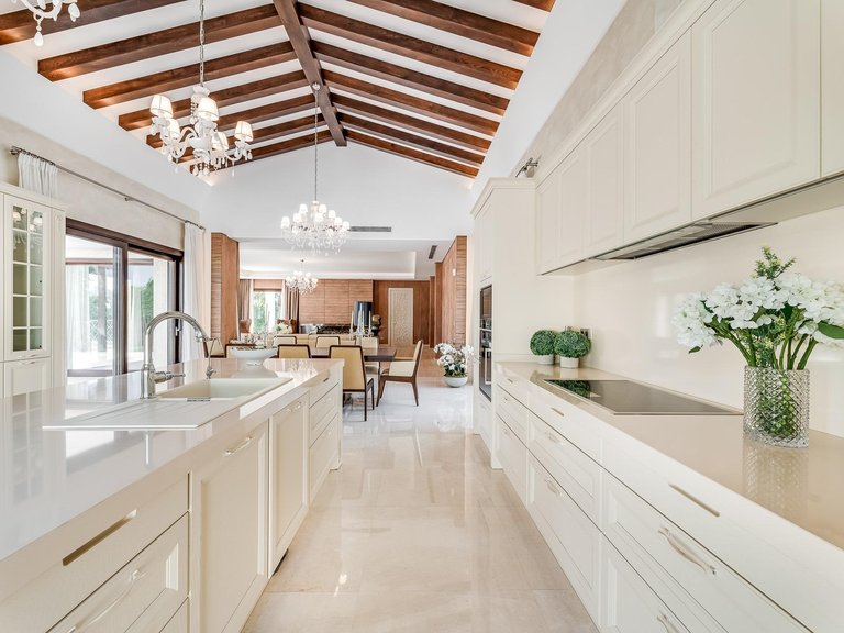 Villa for Sale in Marbella, Malaga 10