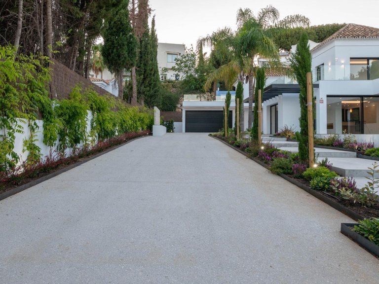 Apartment for Sale in Benahavis, Malaga 56