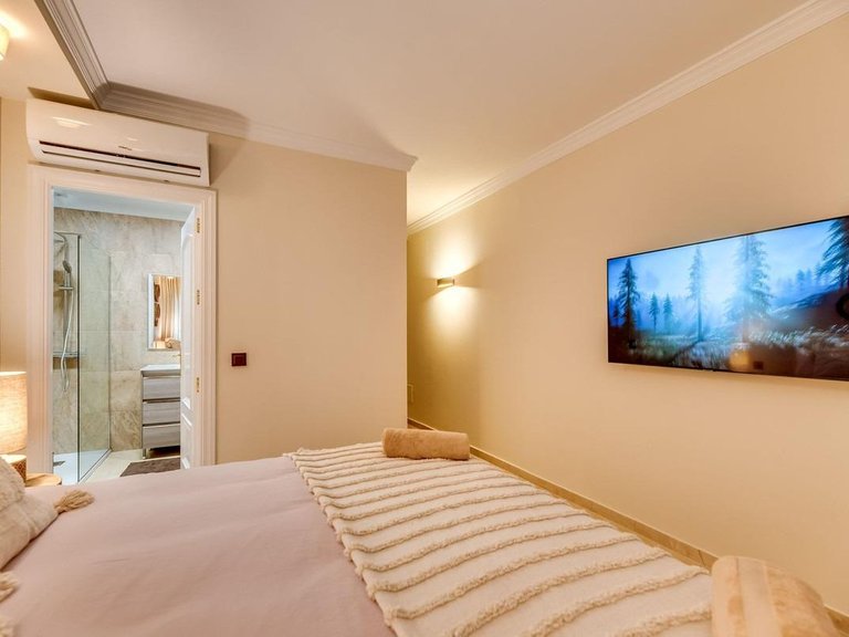 Apartment for Sale in Marbella, Malaga 38