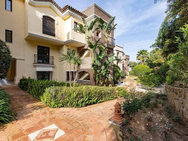 Apartment for Sale in Benahavis, Malaga 32