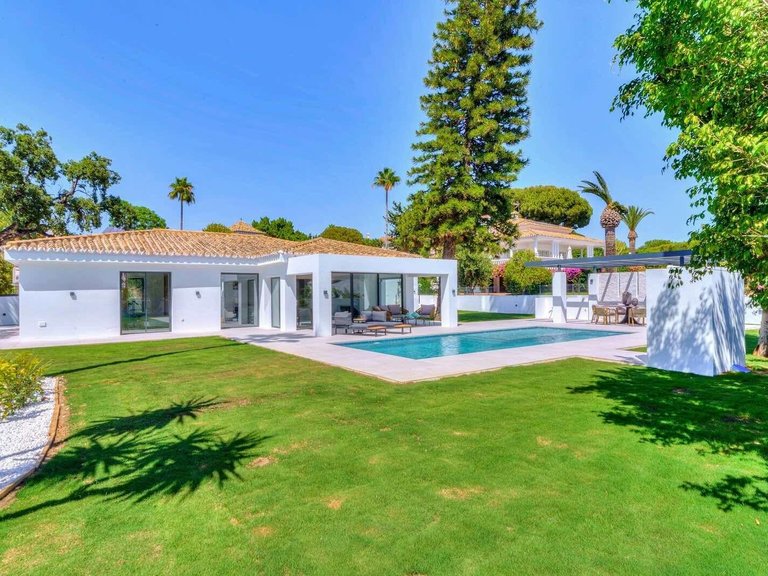 Villa for Sale in Elviria, Malaga 1