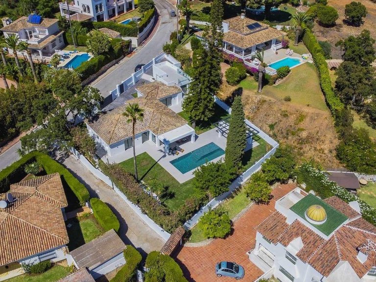 Villa for Sale in Elviria, Malaga 10