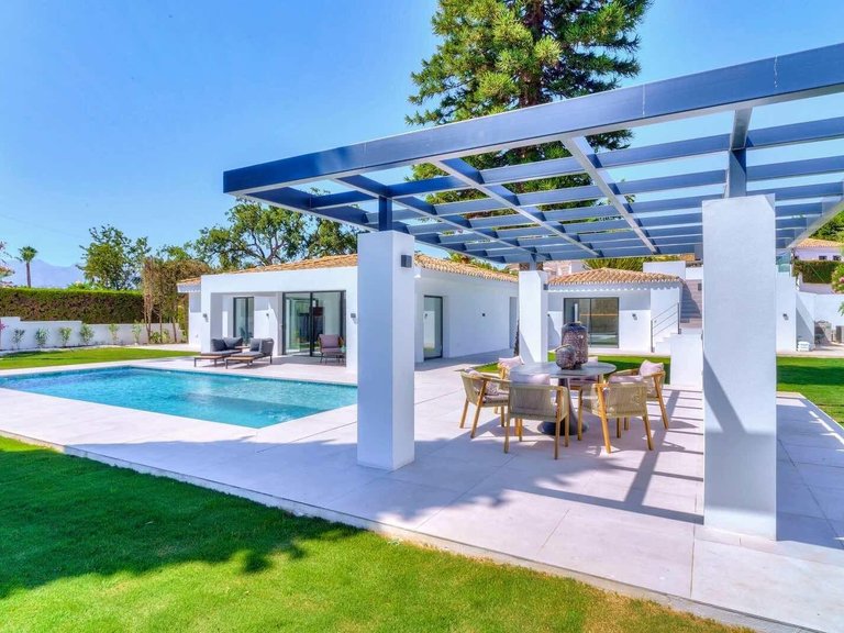 Villa for Sale in Elviria, Malaga 12