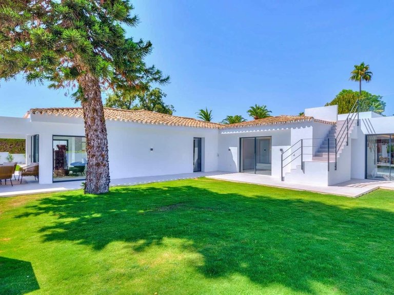 Villa for Sale in Elviria, Malaga 13