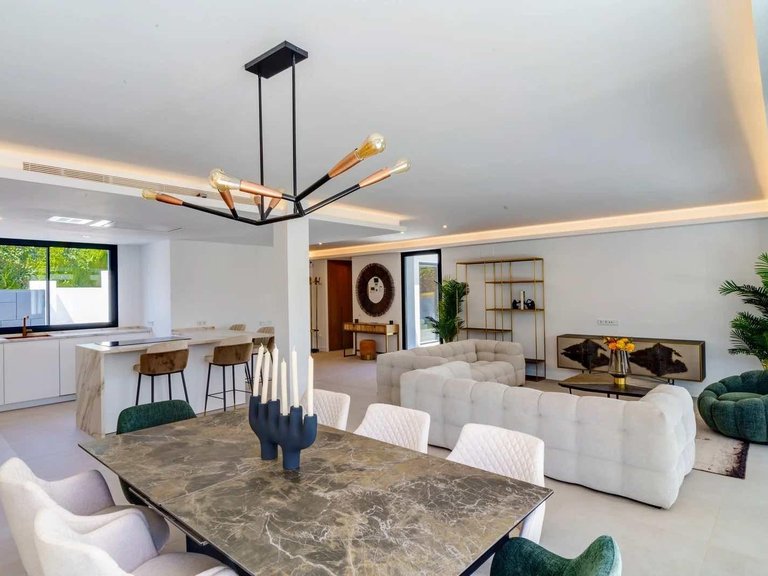 Villa for Sale in Elviria, Malaga 2