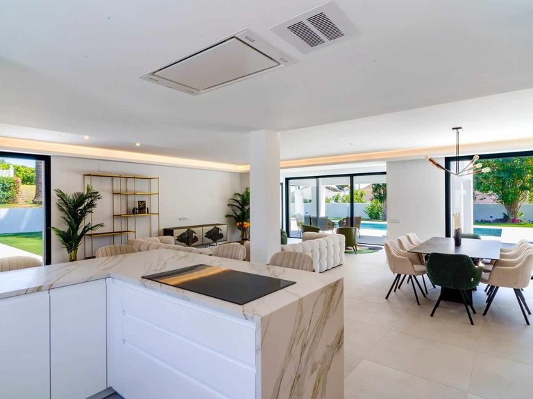 Villa for Sale in Elviria, Malaga 3