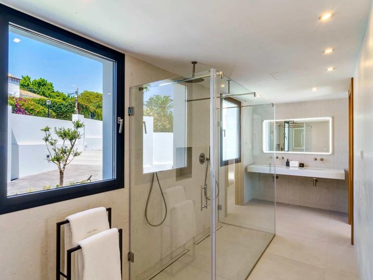 Villa for Sale in Elviria, Malaga 5