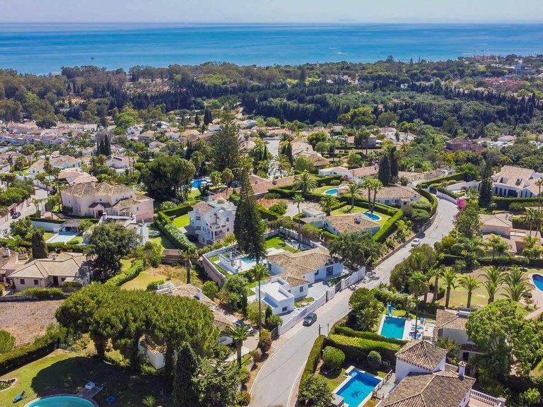 Villa for Sale in Elviria, Malaga 9