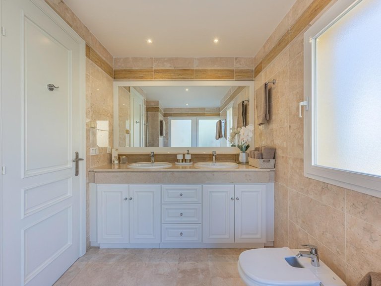 Apartment for Sale in Marbella, Malaga 32