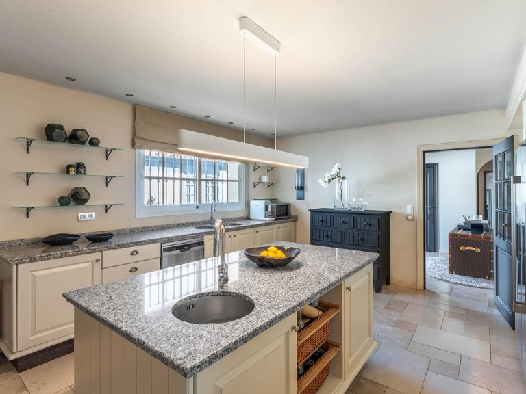 Apartment for Sale in Marbella, Malaga 12