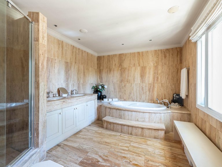 Apartment for Sale in Marbella, Malaga 31
