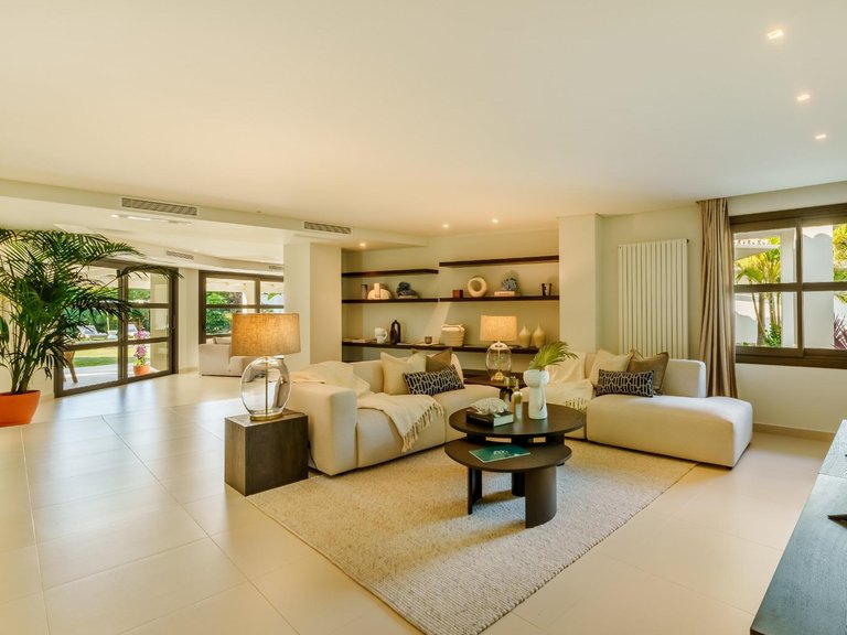 Villa for Sale in Marbella, Malaga 8