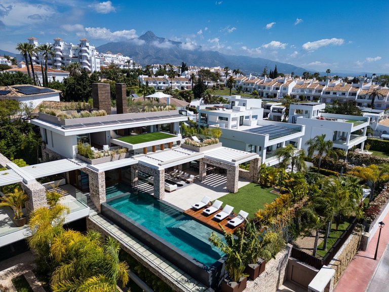 Villa for Sale in Marbella, Malaga 23