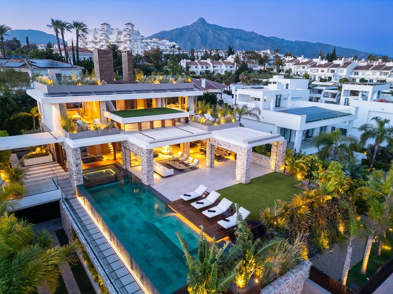 Villa for Sale in Marbella, Malaga 25