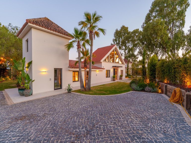Villa for Sale in Marbella, Malaga 3