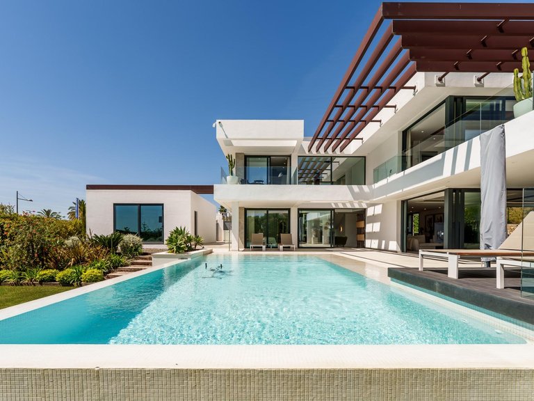 Villa for Sale in Estepona, Malaga 1