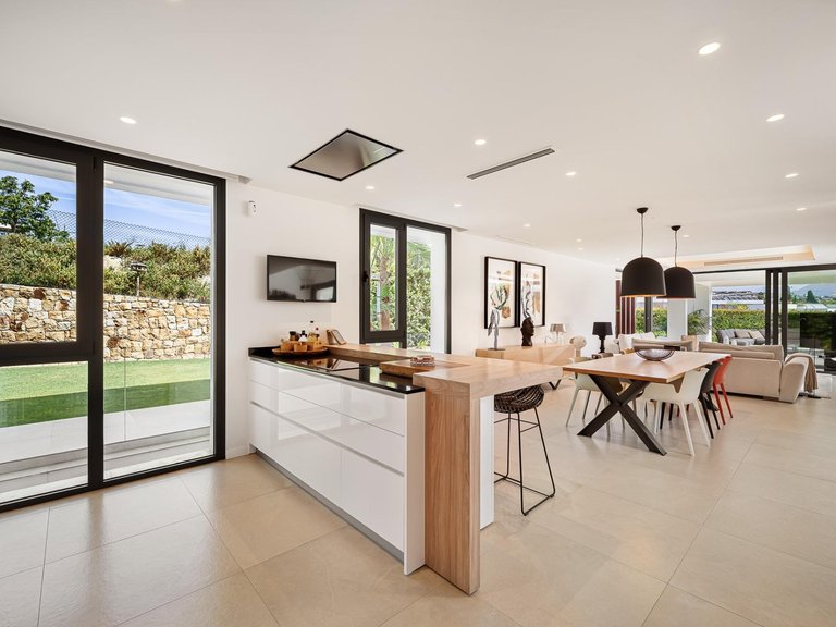 Villa for Sale in Estepona, Malaga 10