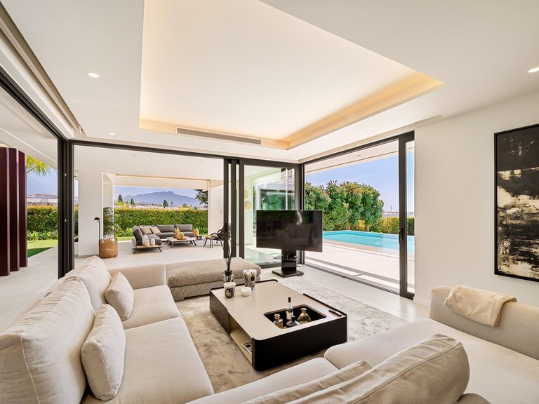 Villa for Sale in Estepona, Malaga 11