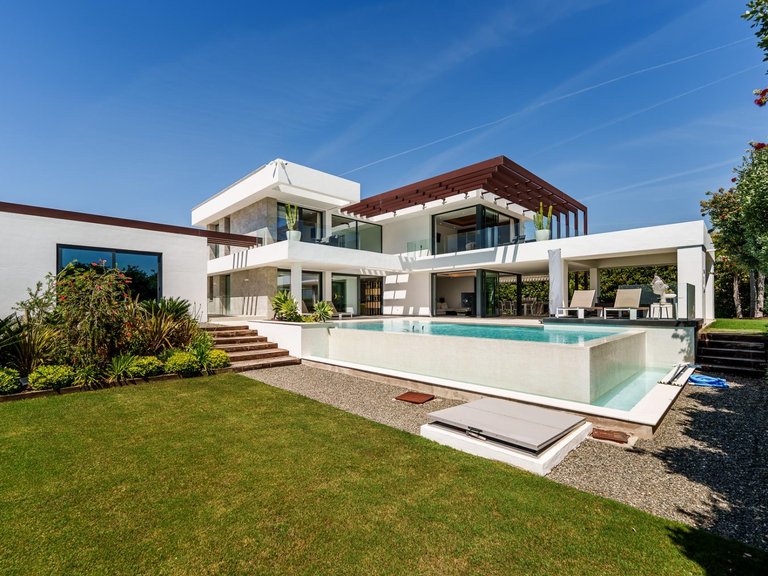 Villa for Sale in Estepona, Malaga 2