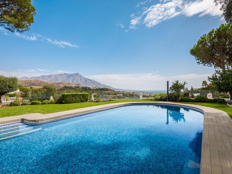 Apartment for Sale in Benahavis, Malaga 54