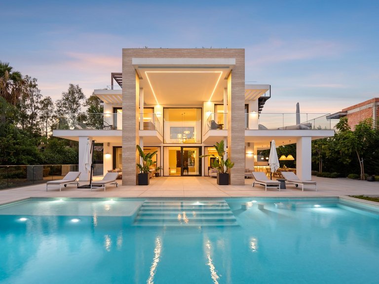Villa for Sale in Marbella, Malaga 1