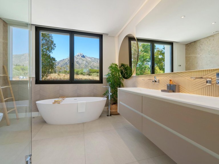 Villa for Sale in Marbella, Malaga 37