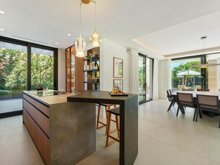 Villa for Sale in Marbella, Malaga 8