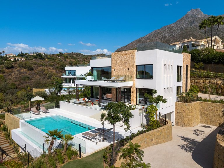 Villa for Sale in Marbella, Malaga 1