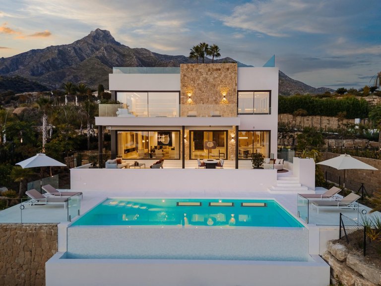 Villa for Sale in Marbella, Malaga 34