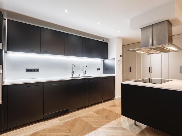 Apartment for Sale in Benahavis, Malaga 11