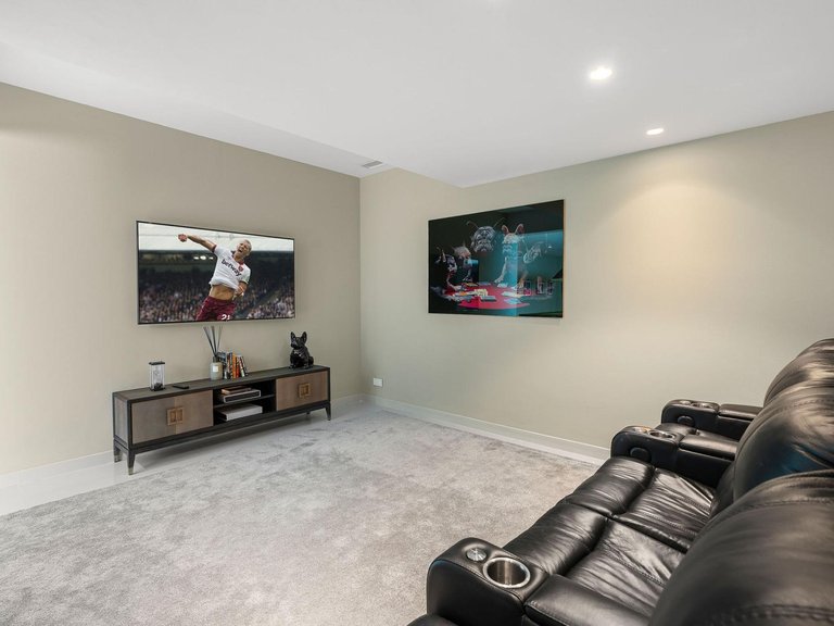 Apartment for Sale in Benahavis, Malaga 54