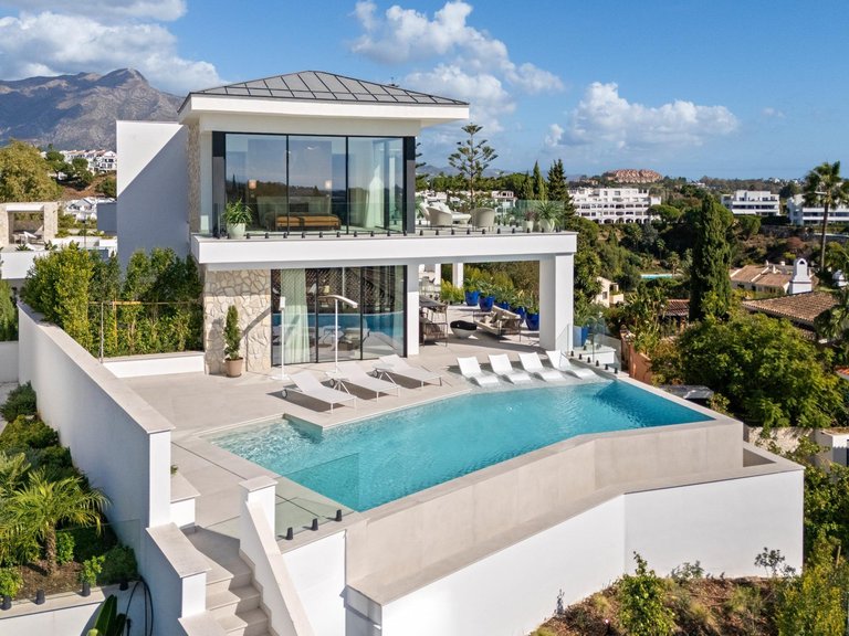 Apartment for Sale in Benahavis, Malaga 1