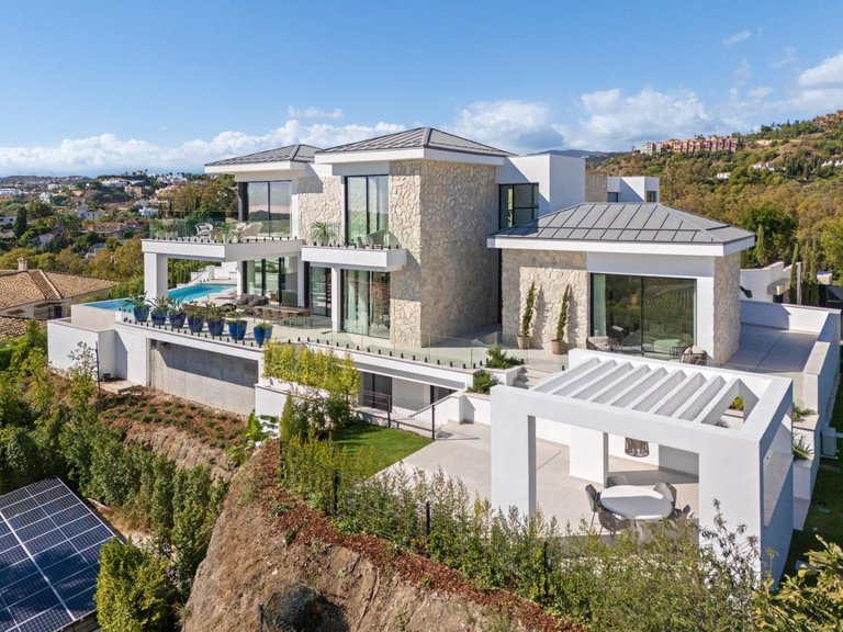 Apartment for Sale in Benahavis, Malaga 17