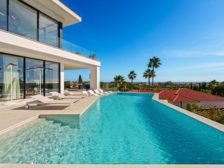 Apartment for Sale in Benahavis, Malaga 32
